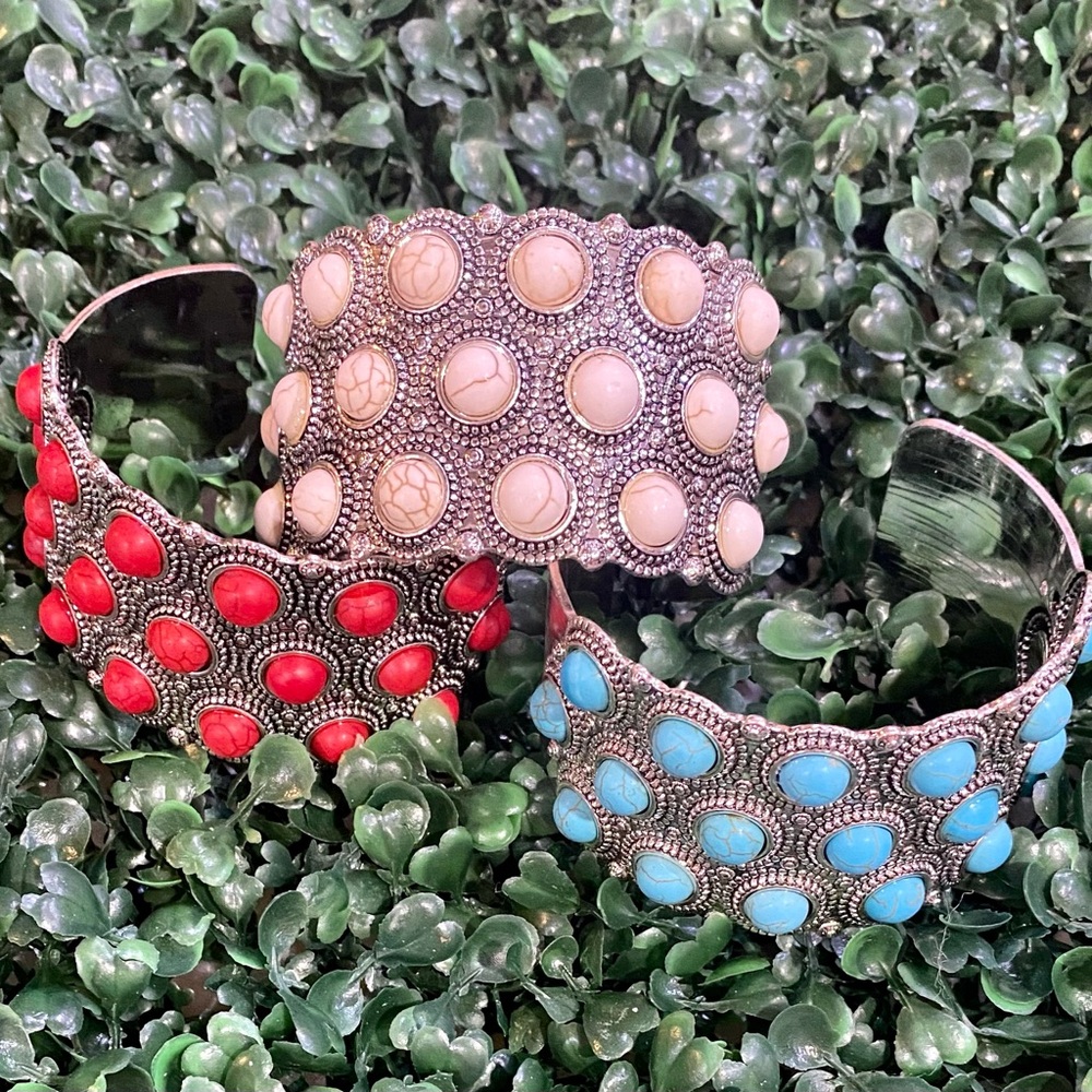 BRAND NEW WITH TAGS Beautiful Chunky Cuff Bracelet